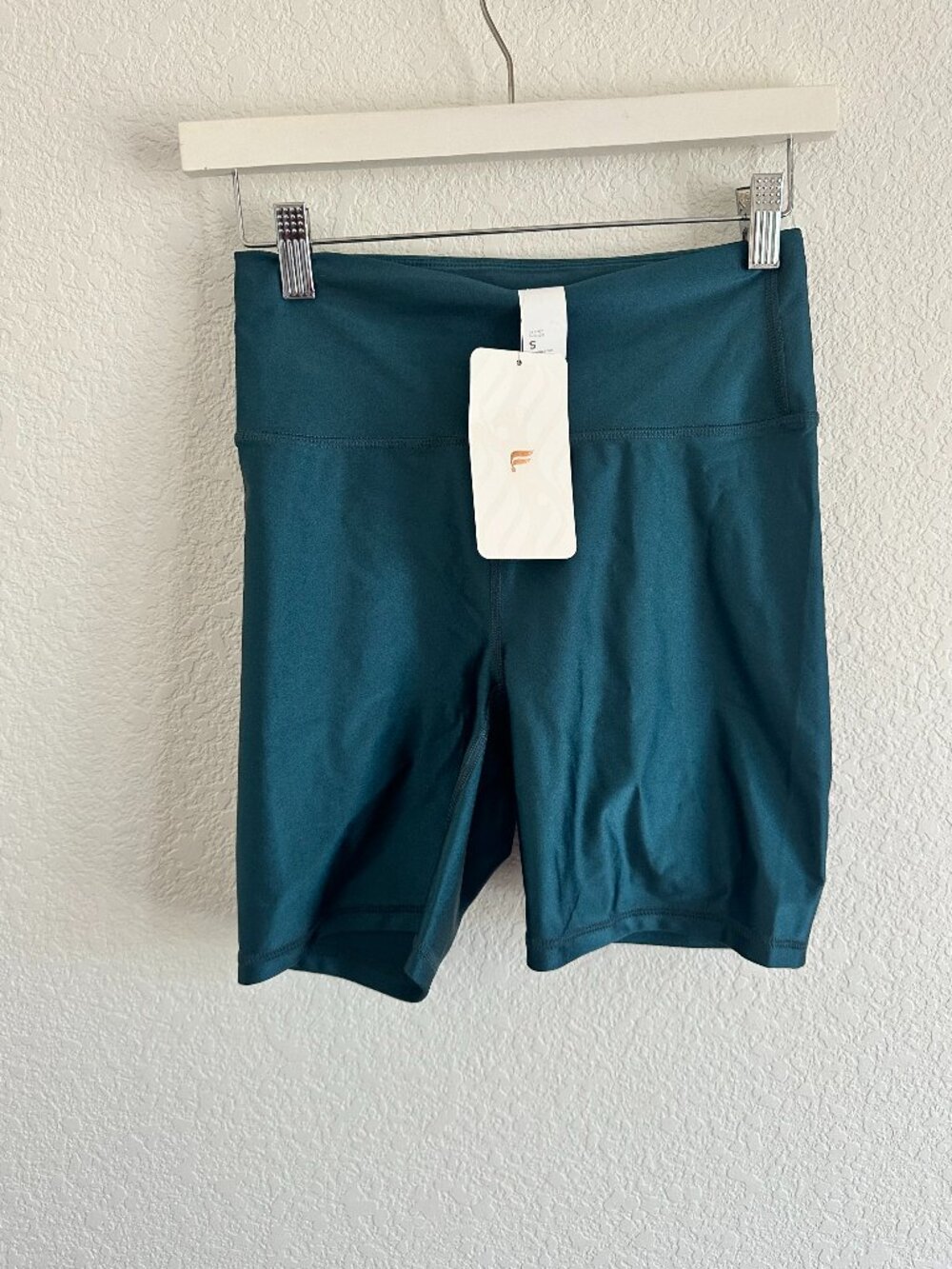 NWT High Waisted Shine Short 6", Fabletics, Emerald Green, Small